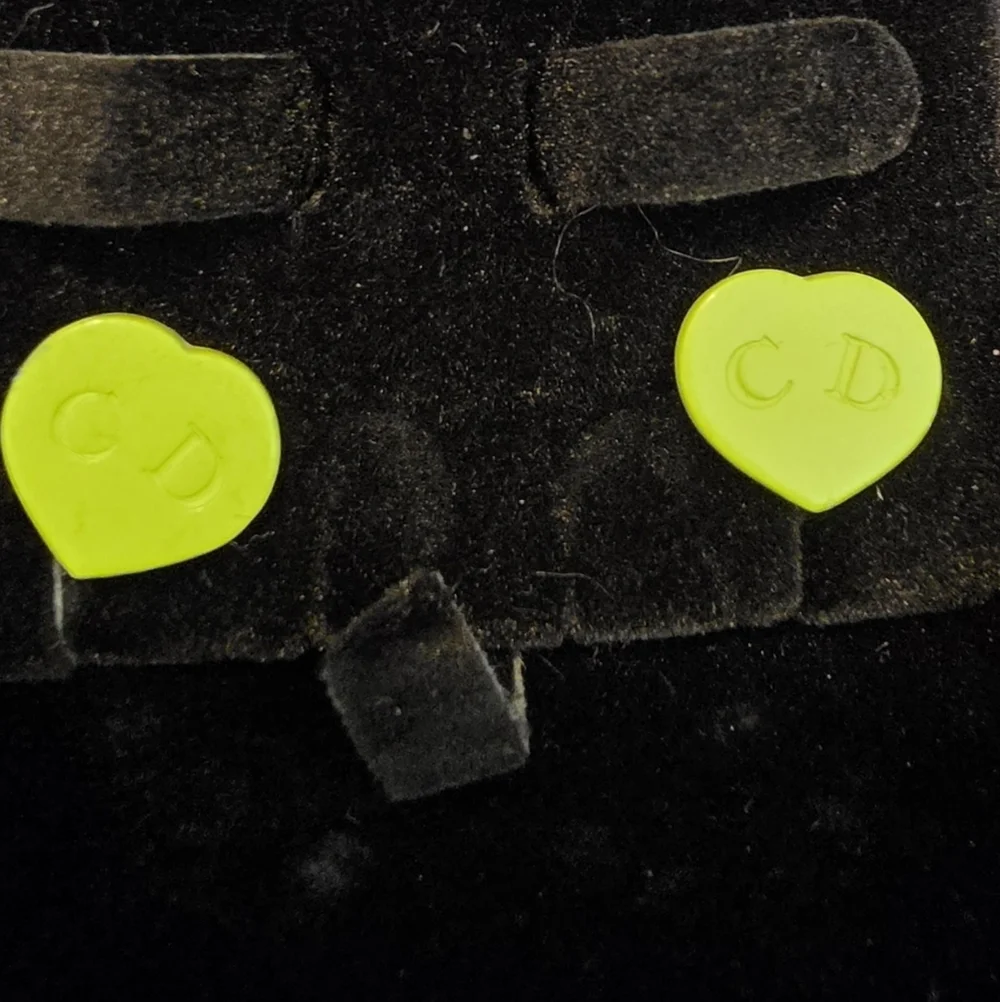 Green Heart 'CD' Stud Earrings - Picture 2 of 4